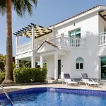 Villa Yolo With Private Pool, Coral-bay