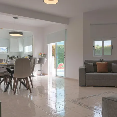 Villa Yolo With Private Pool, Coral-bay Peyia