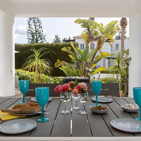 Villa Yolo With Private Pool, Coral-bay *