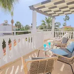Yolo With Private Pool, Coral-bay Vilă *